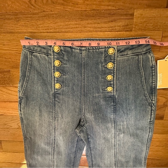 Stylish Blue Flare Jeans with Button Detail - Picture 4 of 6